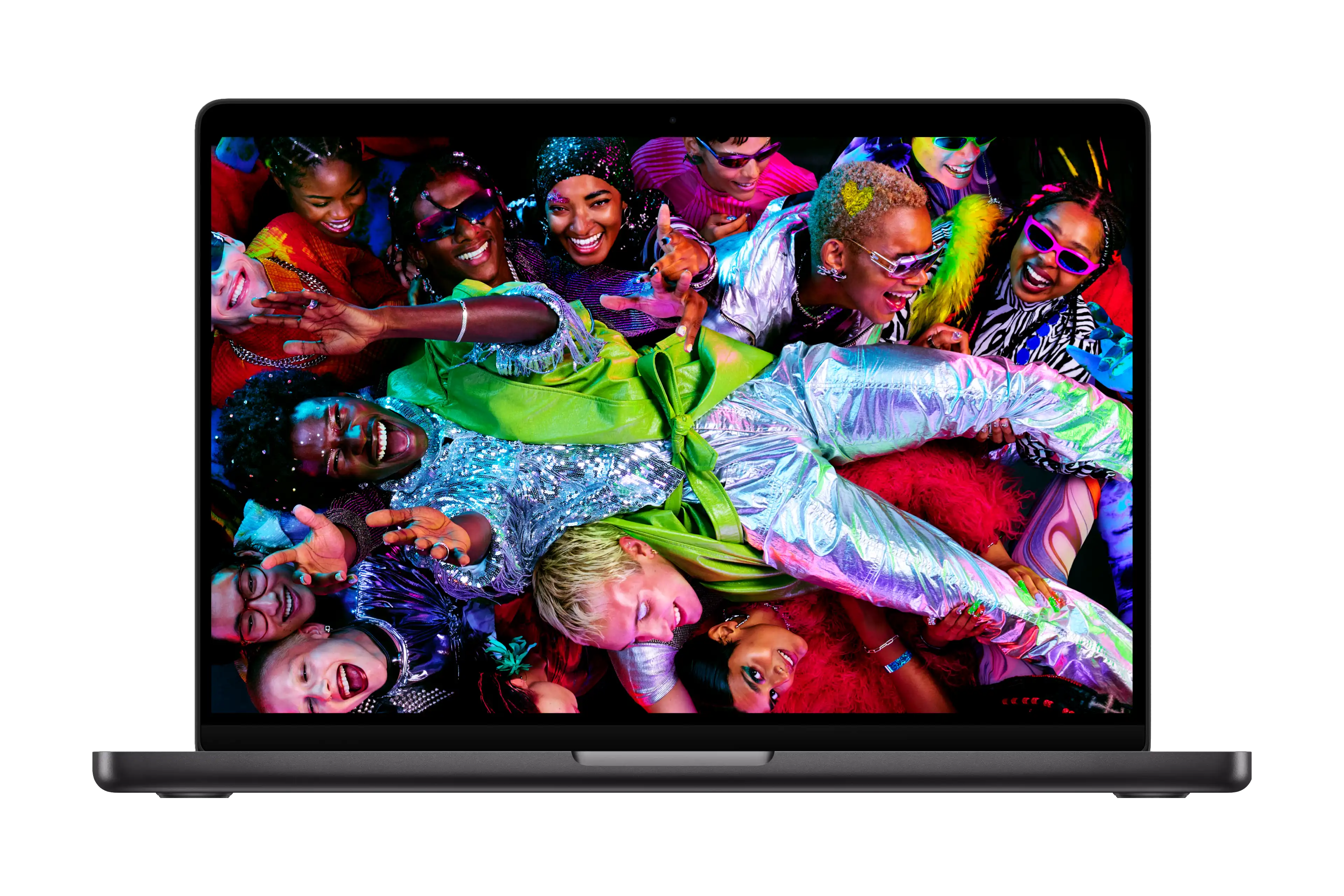 Un MacBook Pro M5 Pro affiche un écran coloré sur lequel apparaît une foule de personnes vêtues de vêtements aux couleurs chatoyantes.