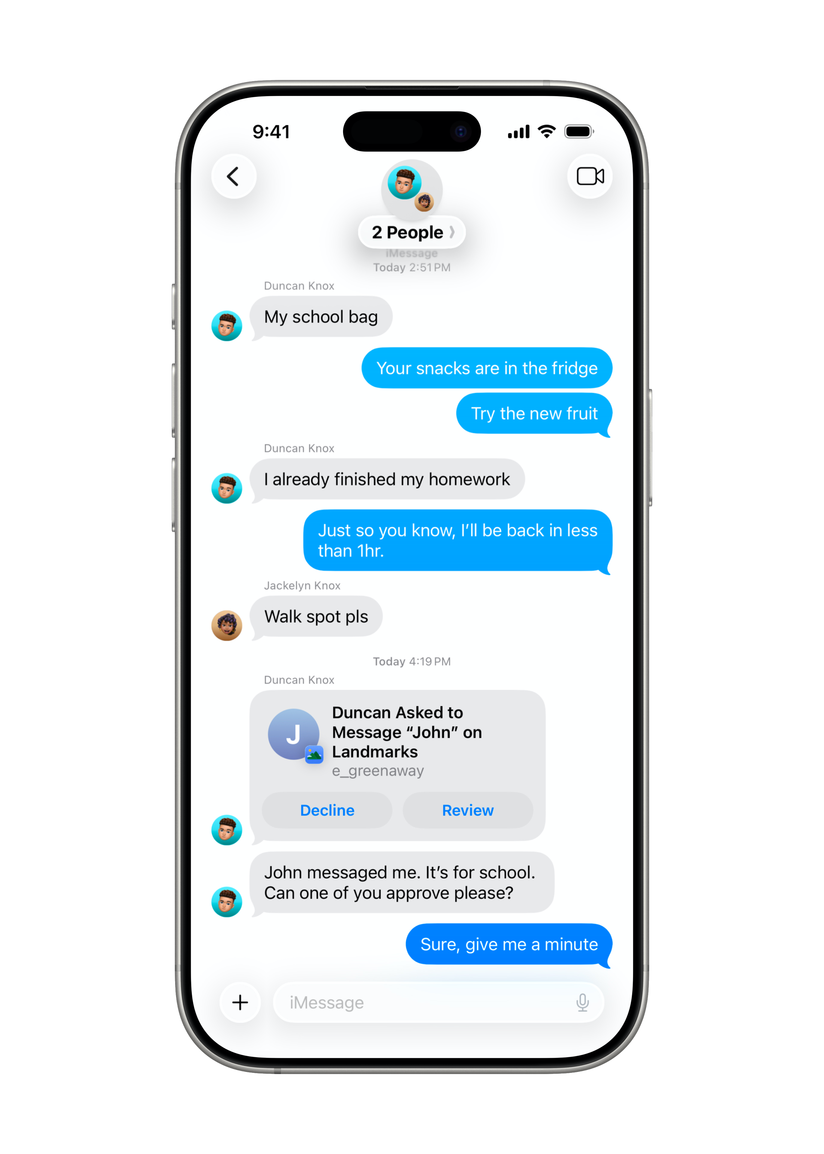Sur un iPhone 16 Pro, l’app Messages demande à l’utilisateur de décliner ou d’examiner une invitation à discuter via une autre app.