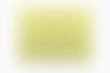 Le MacBook Neo en jaune agrume.