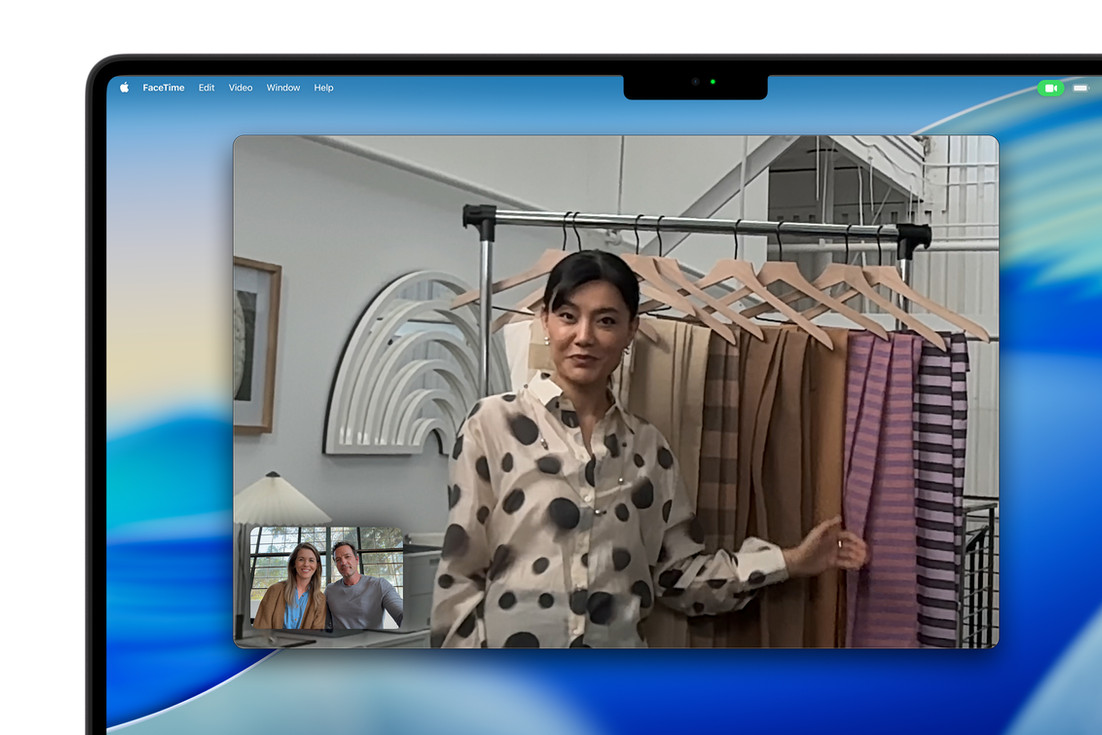 Le MacBook Pro affiche un appel vidéo.