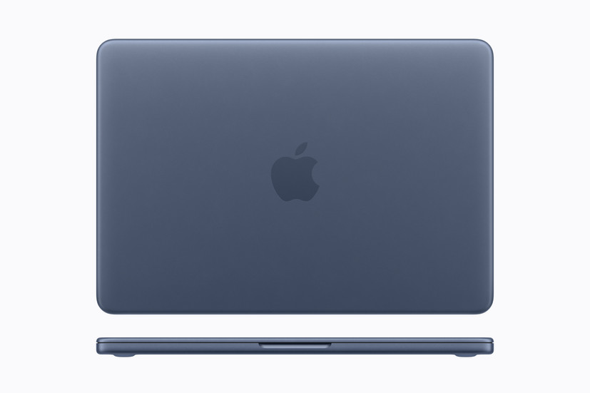 Le MacBook Neo en indigo.