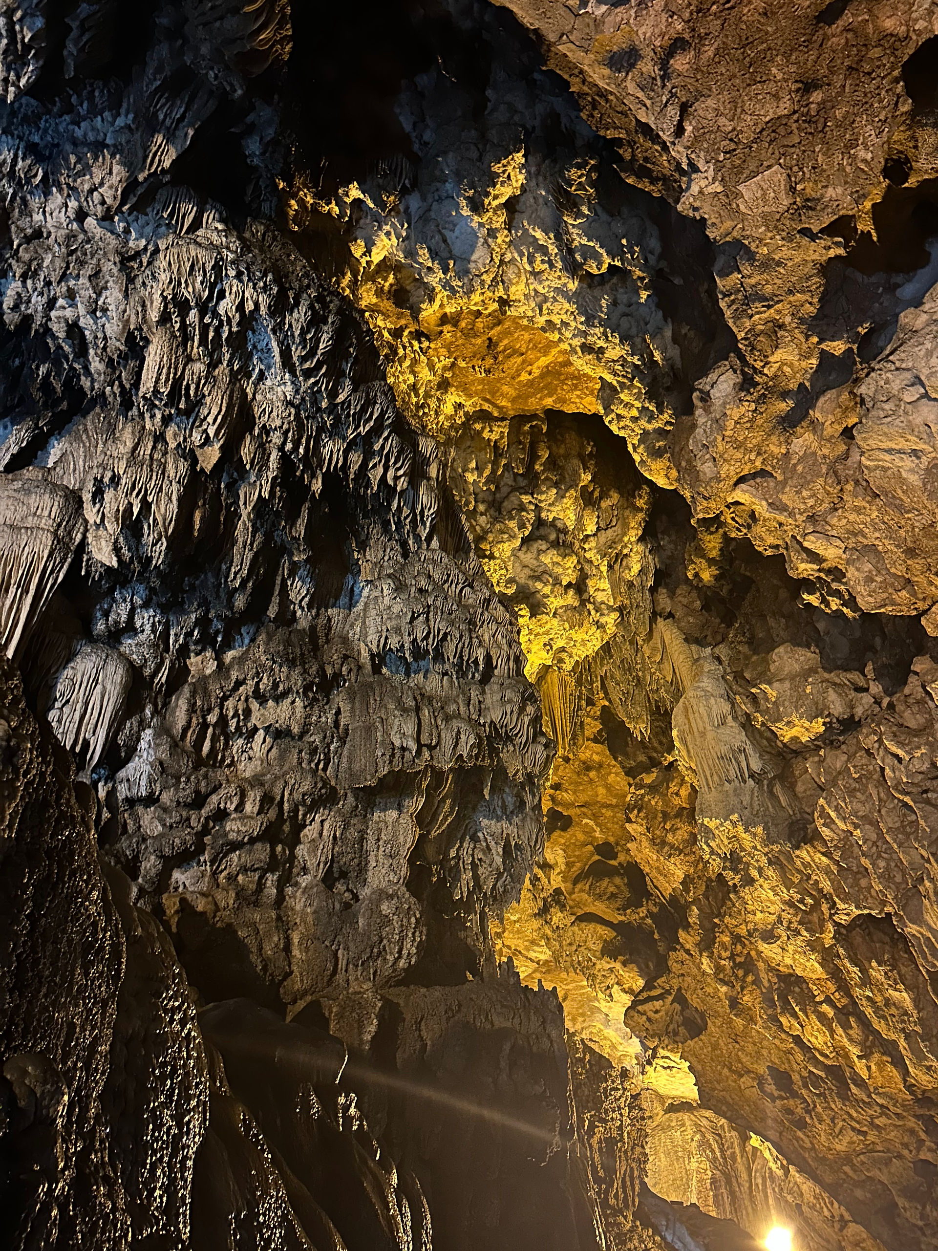 Nguom Ngao cave, cao bang vietnam