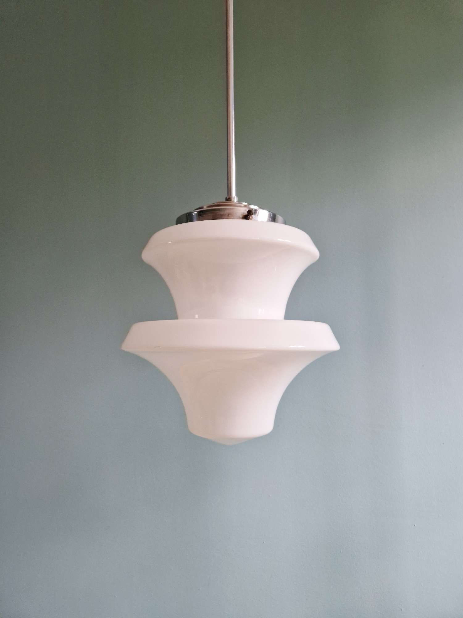 Suspension Art Deco en opaline blanche, 1920-30