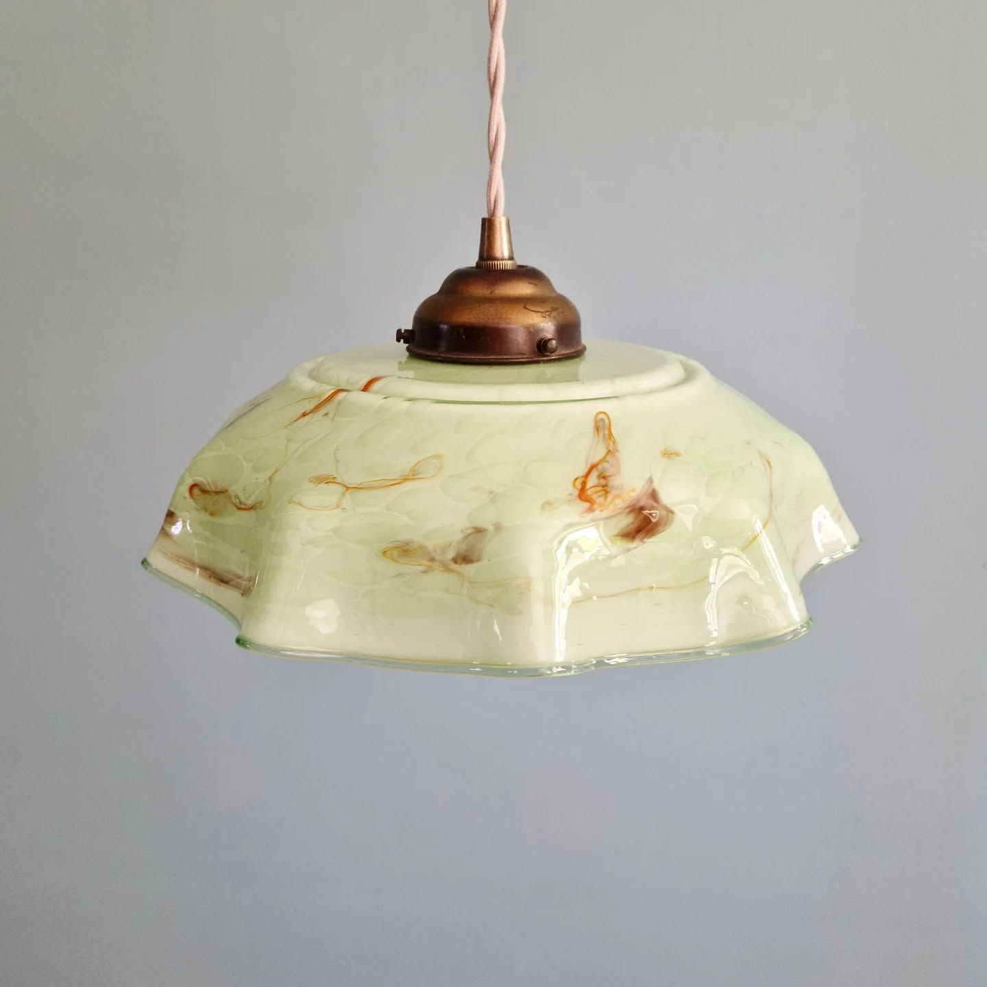 Suspension Art Déco en opaline marbrée verte, 1920-30