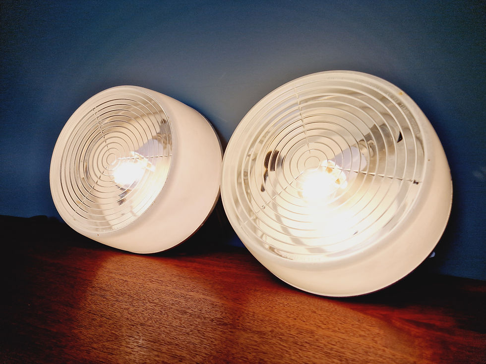 Miniature : Plafonnier Holophane en opaline et verre transparent (4 pièces disponibles)