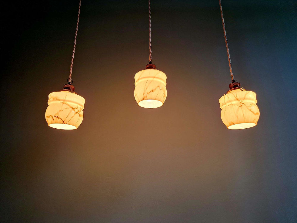 Miniature : Trio de suspensions Art Déco en opaline et ouraline marbrée, Scailmont, 1920-30 