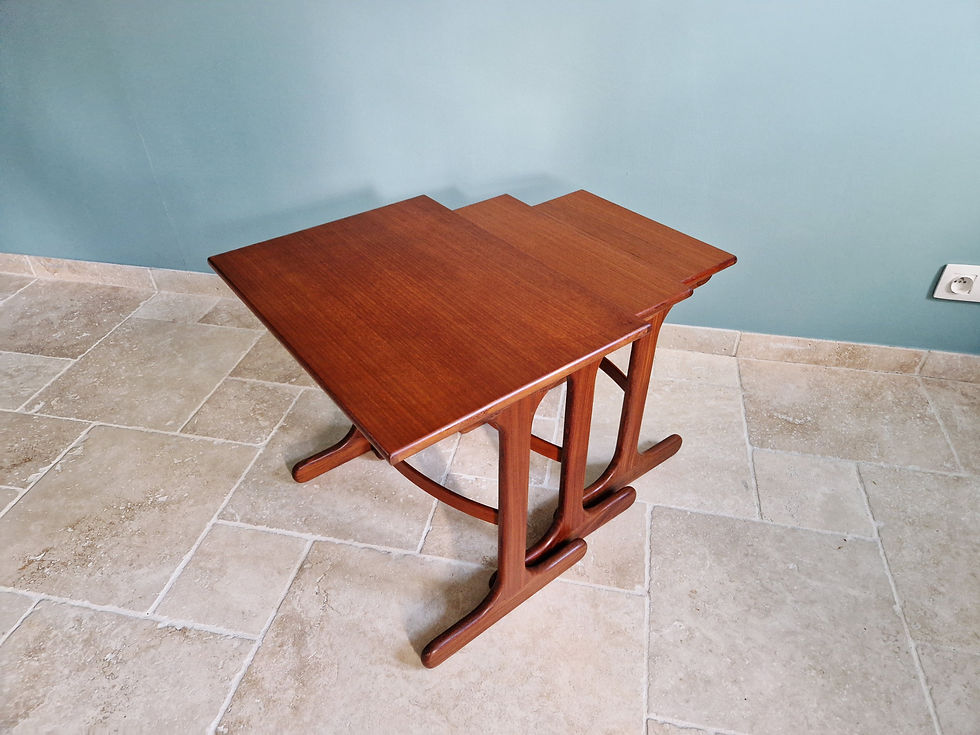 Miniature : Ensemble de 3 tables gigognes en teck, Gplan, années 1960