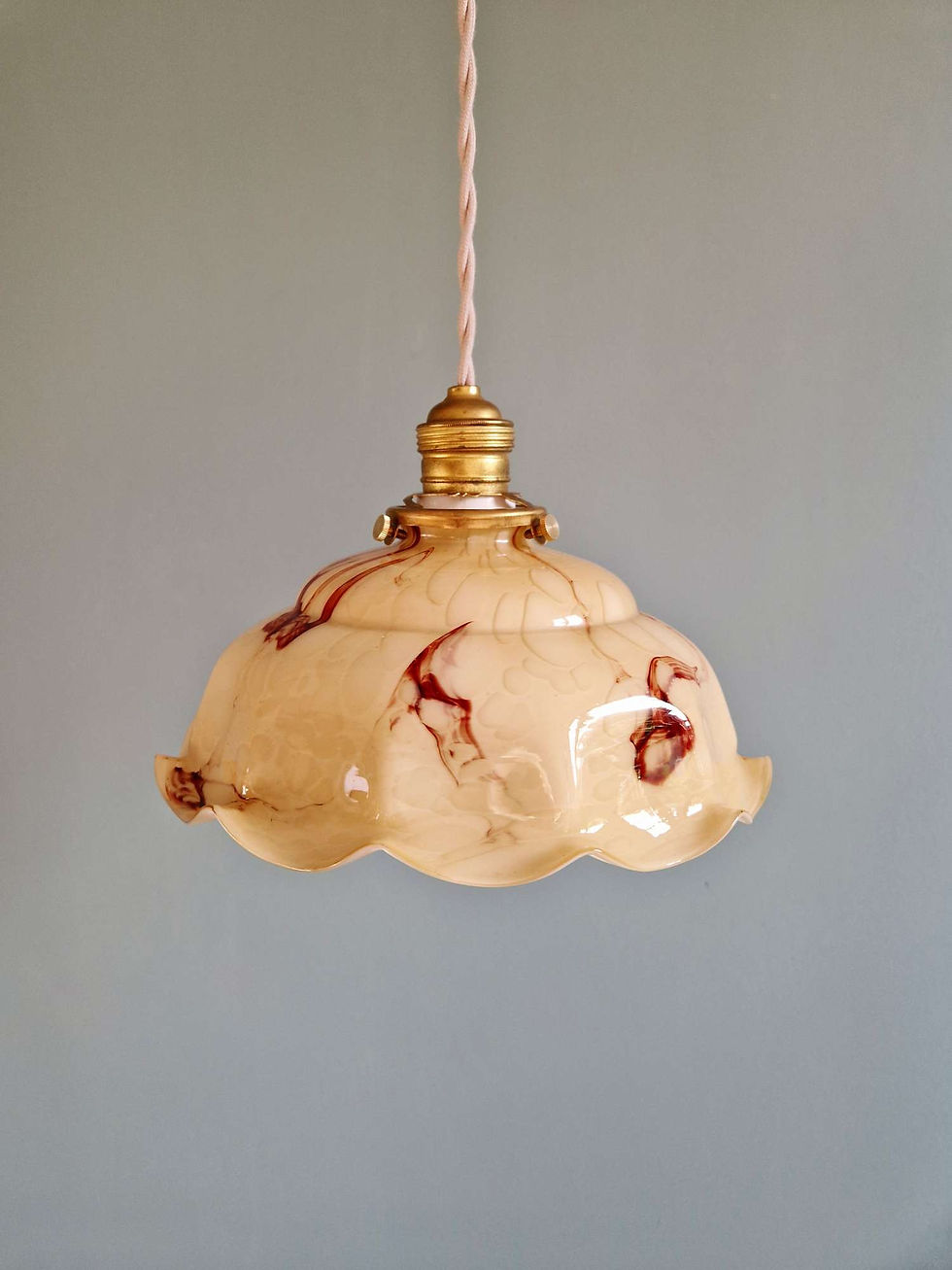 Miniature : Suspension Art Deco en opaline marbrée, Scailmont, 1920-30 
