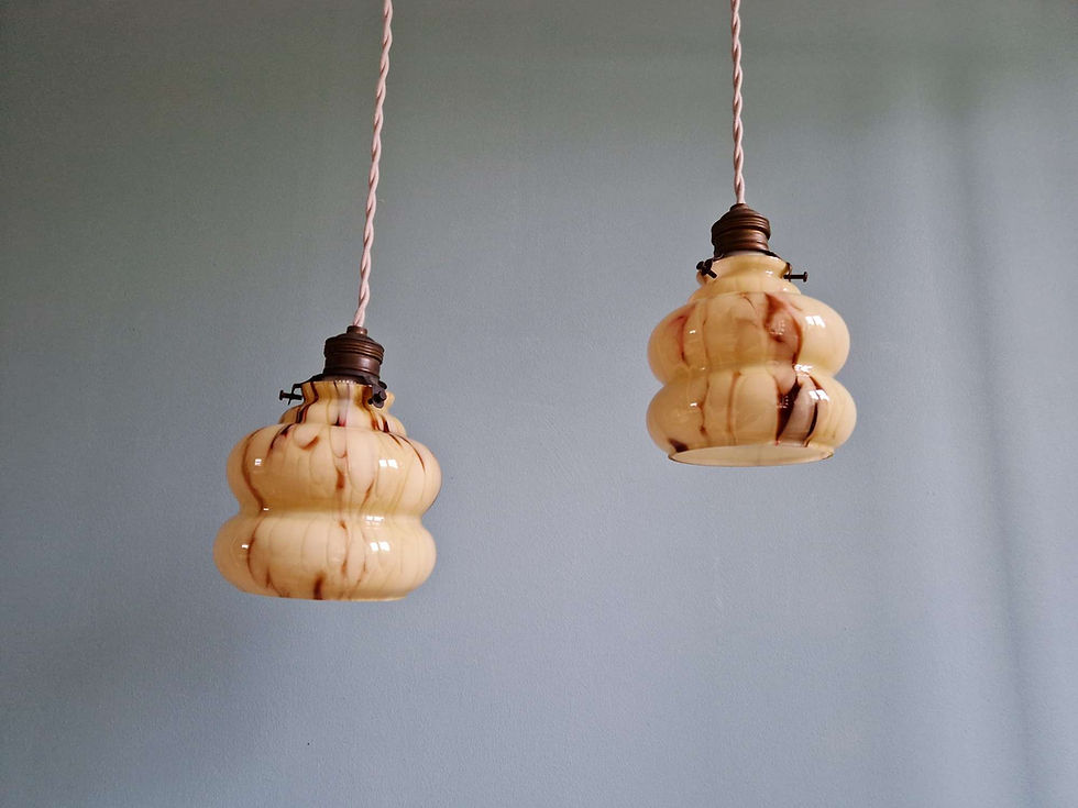 Miniature : Paire de suspensions Art Deco en opaline marbrée, Scailmont, 1920-30 