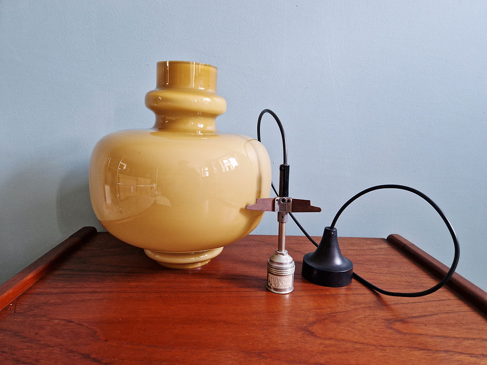 Miniature : Suspension scandinave en opaline moutarde, H-A Jakobsson, 1970