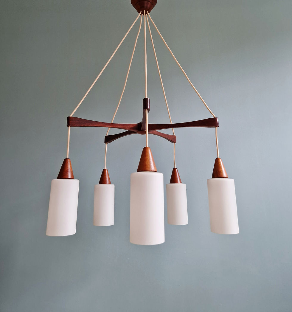 Miniature : Grand lustre scandinave en teck et opaline blanche tubulaire, 1960