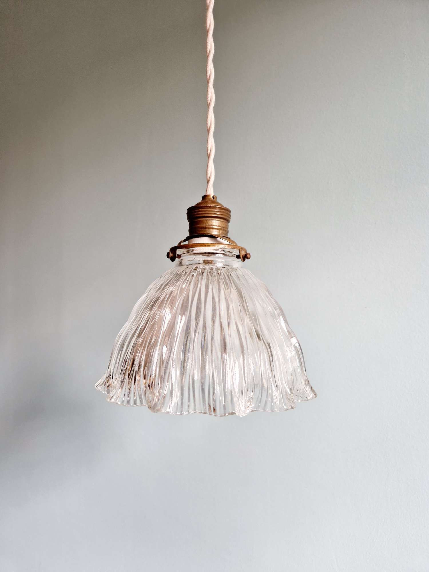 Suspension Holophane en verre transparent rainuré, 1920-30