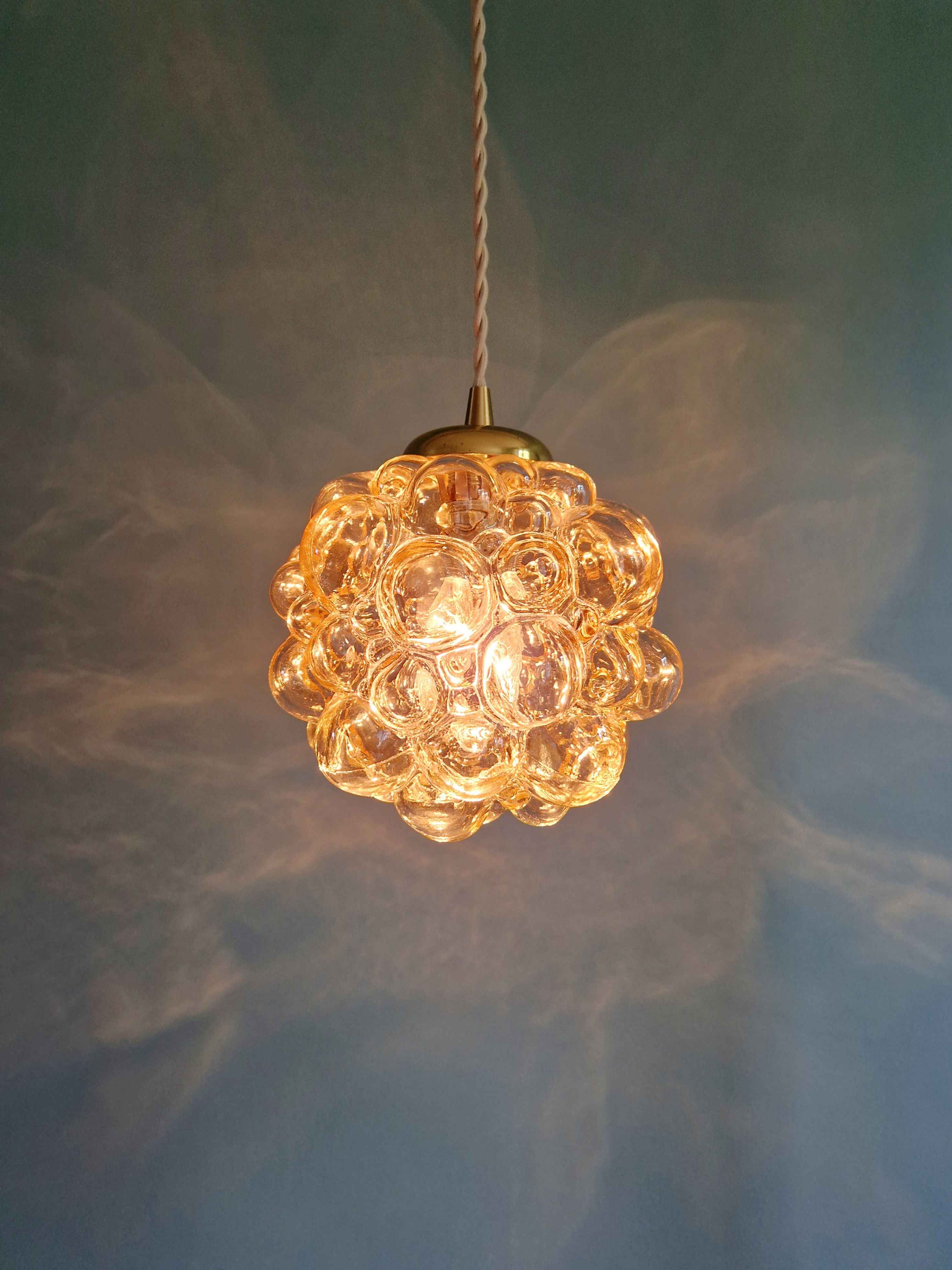 Suspension en verre bullé, design Helena Tynell, 1970
