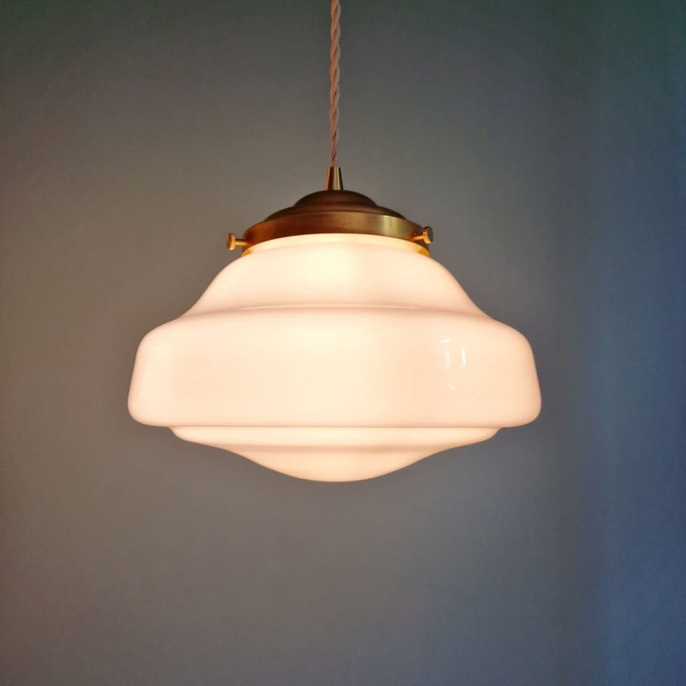 Miniature : Paire de suspensions Art Déco en opaline blanche