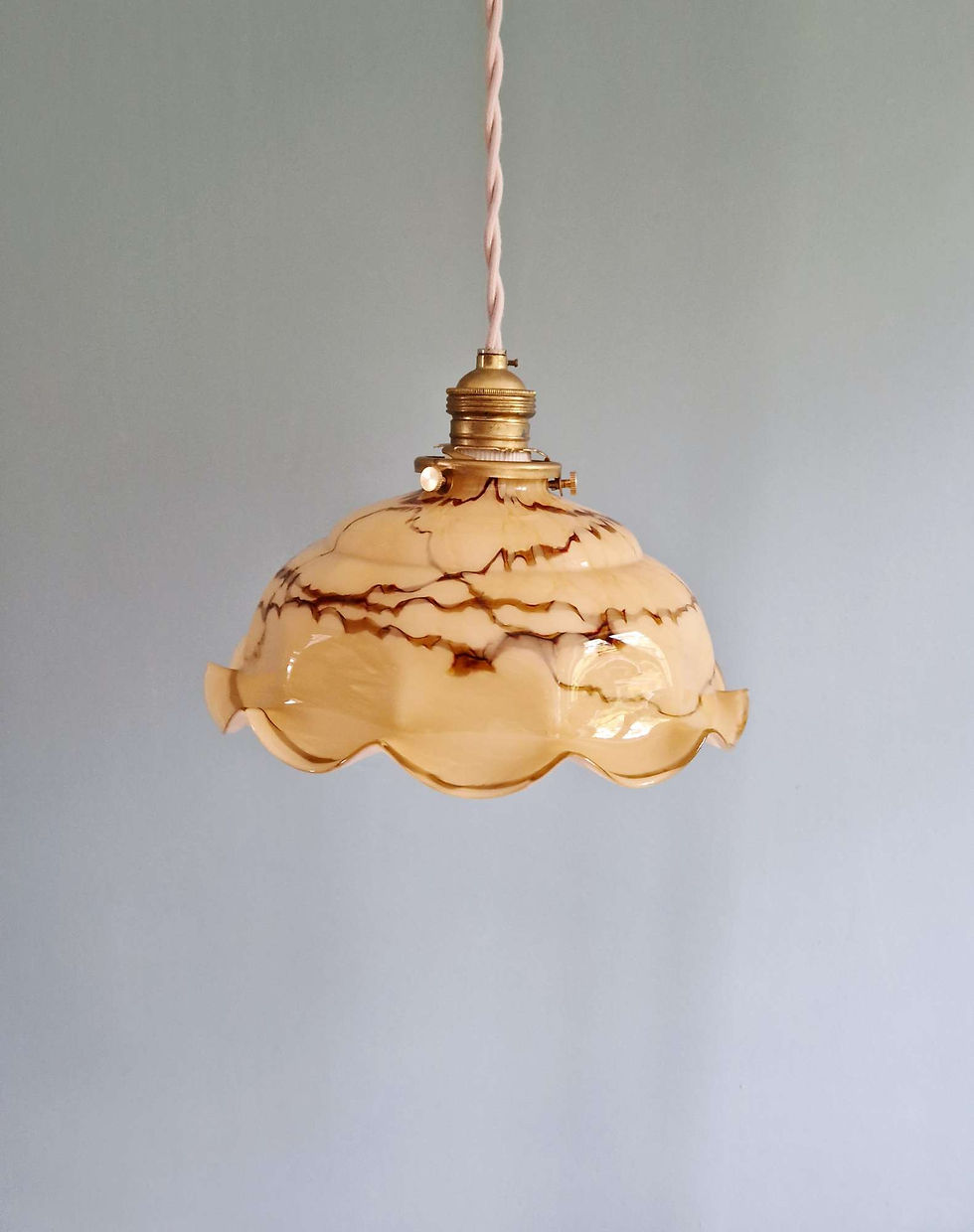 Miniature : Suspension Art Deco en opaline marbrée, Scailmont, 1920-30 