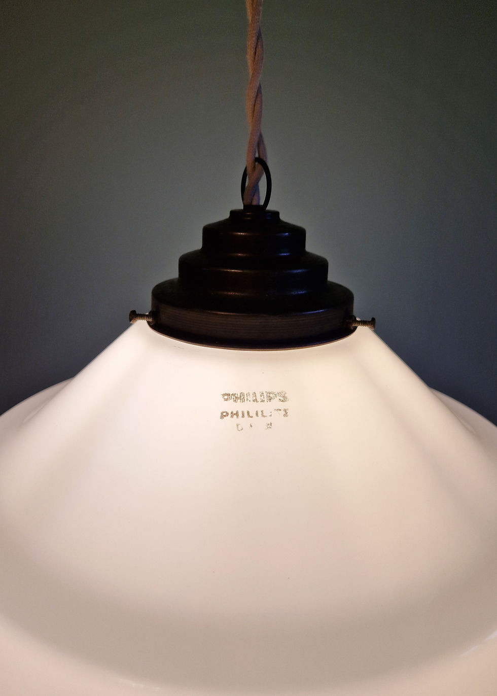 Miniature : Suspension Art Deco Philips en opaline blanche, série Phililite, années 1930