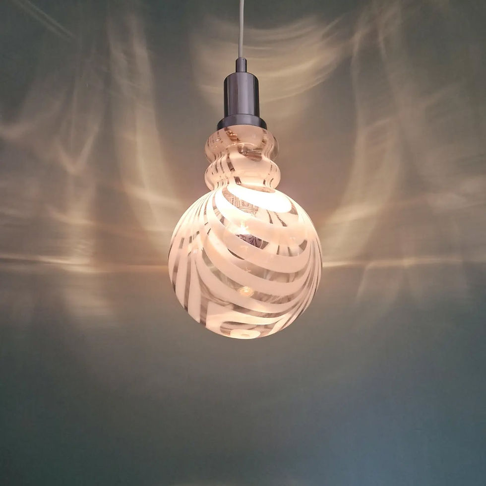 Miniature : Suspension en verre de Murano fumé à spirales blanches, 1970