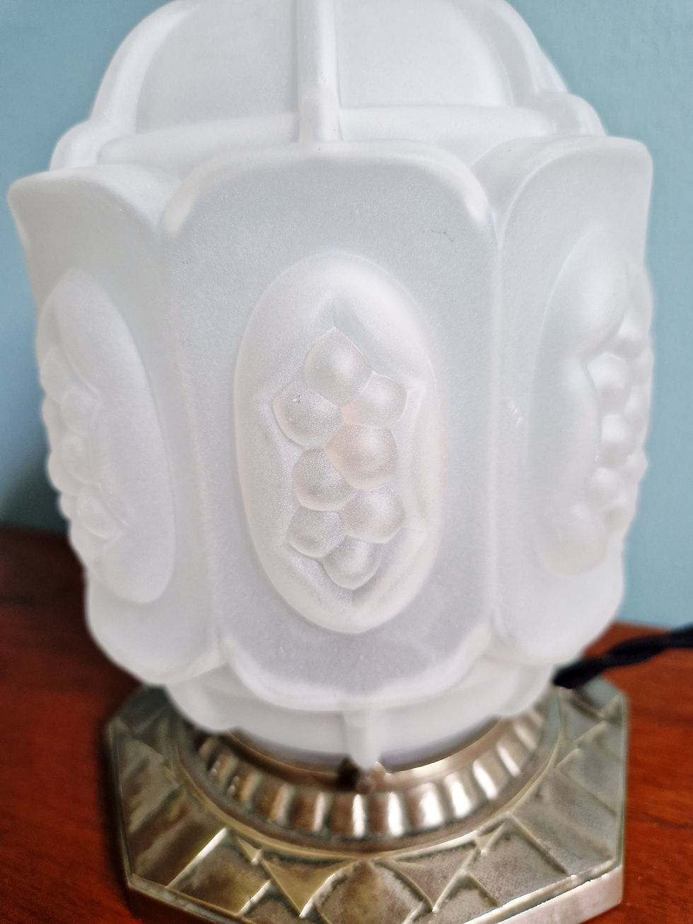 Miniature : Veilleuse Art Déco en bronze nickelé et verre dépoli, 1920