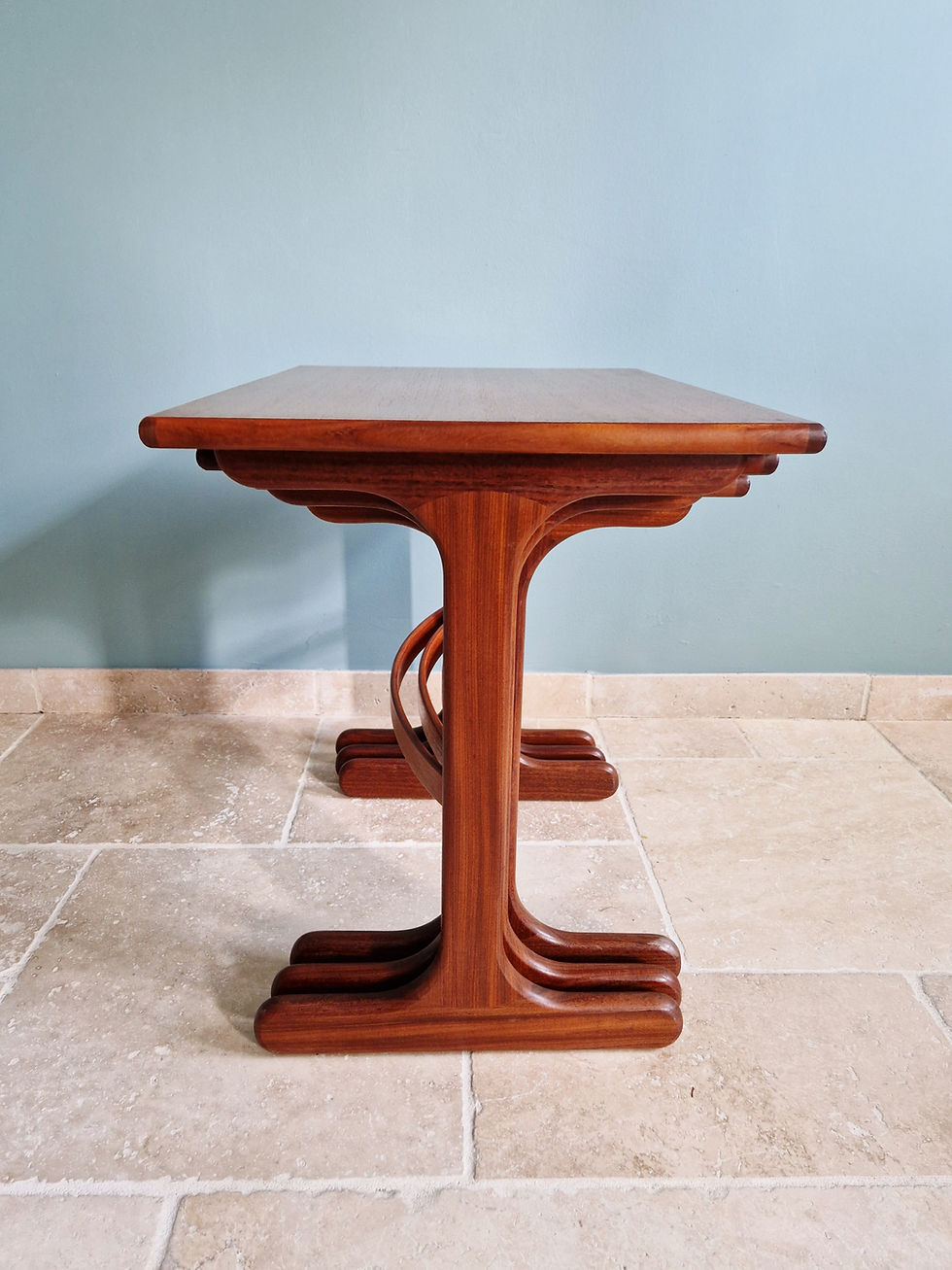 Miniature : Ensemble de 3 tables gigognes en teck, Gplan, années 1960