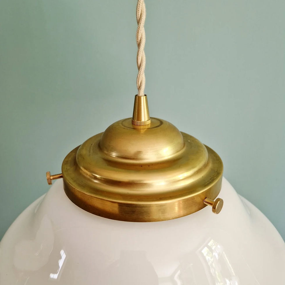 Miniature : Paire de suspensions Art Déco en opaline blanche