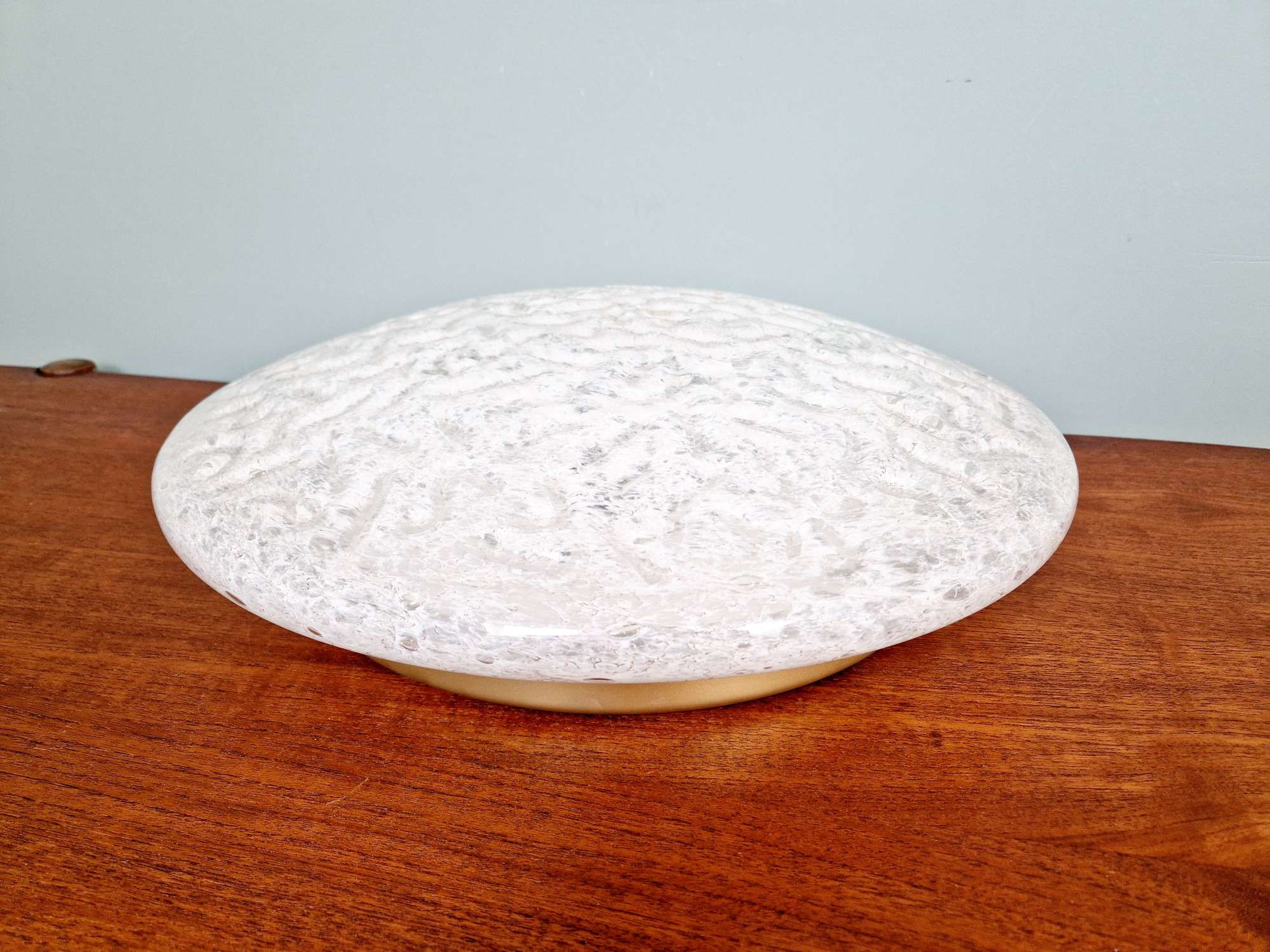 Grand plafonnier en verre glacé (diam 45cm), Doria, 1970