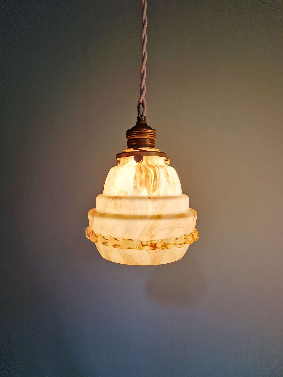 Miniature : Duo de suspensions en opaline/ouraline, Scailmont (Belgique), 1920-30 