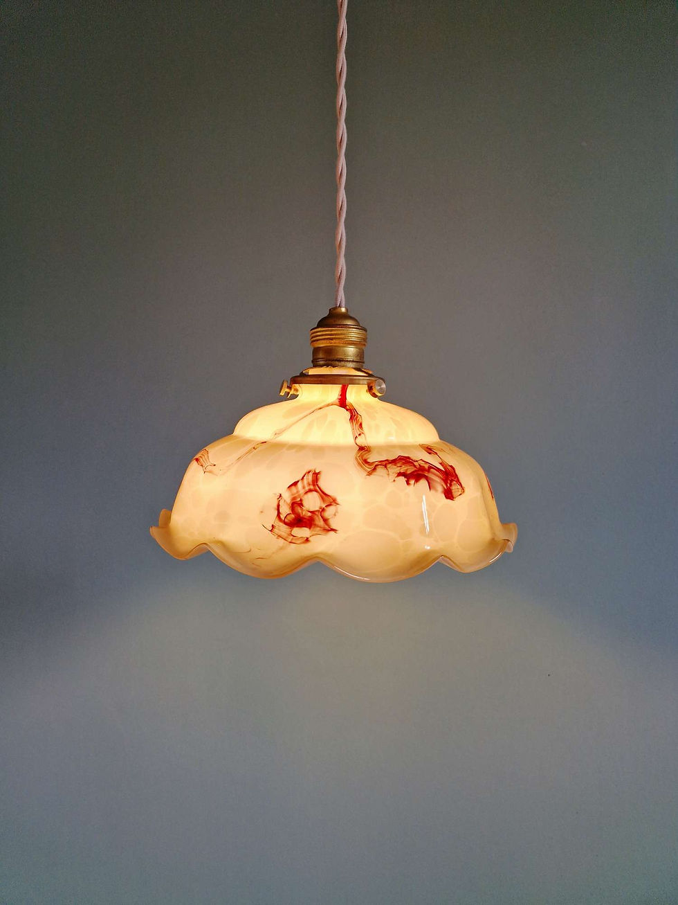 Miniature : Suspension Art Deco en opaline marbrée, Scailmont, 1920-30 