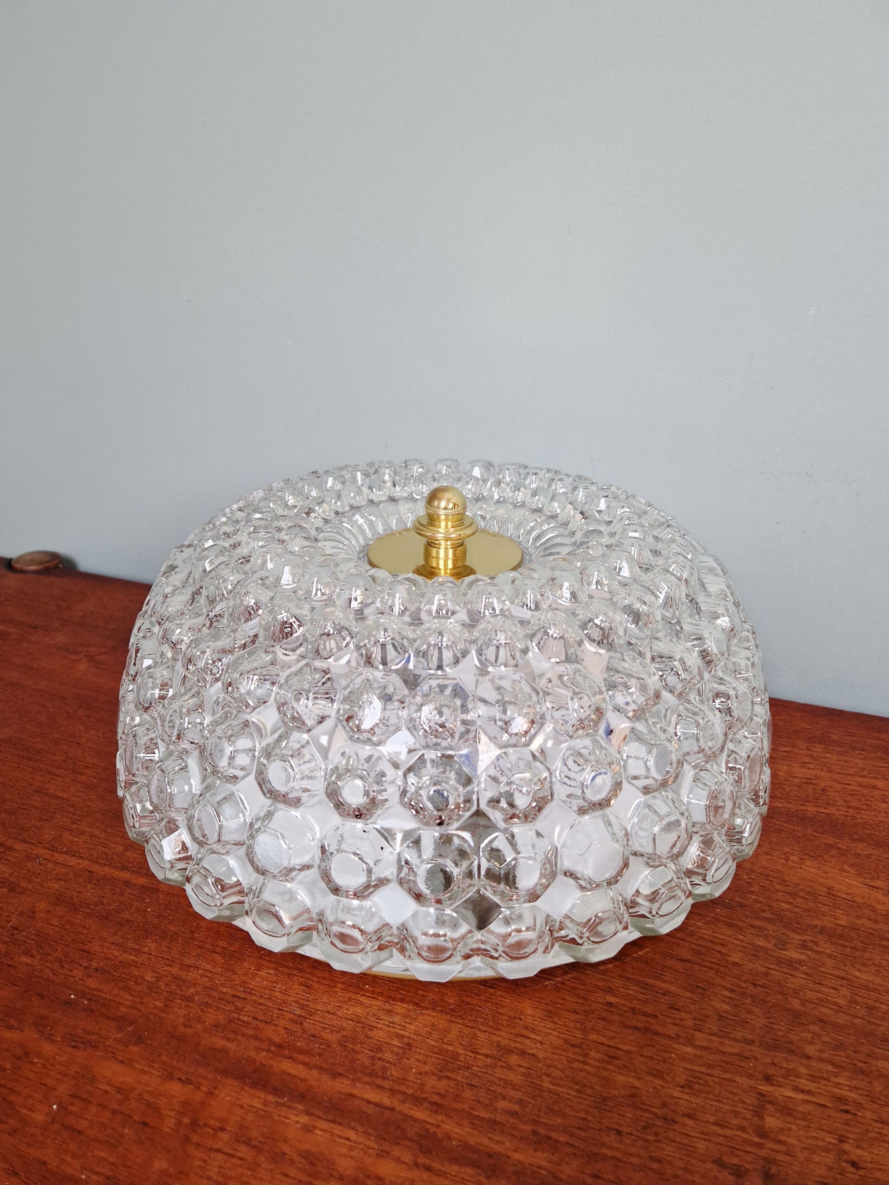 Grand plafonnier en verre alvéolé et laiton, Glasshütte Limburg, 1970
