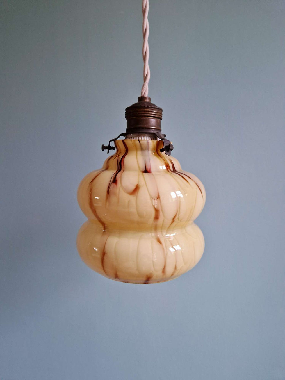 Miniature : Paire de suspensions Art Deco en opaline marbrée, Scailmont, 1920-30 
