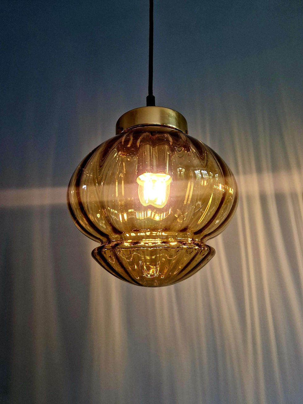 Miniature : Ensemble de 3 suspensions en verre ambré, RAAK AMSTERDAM, 1970