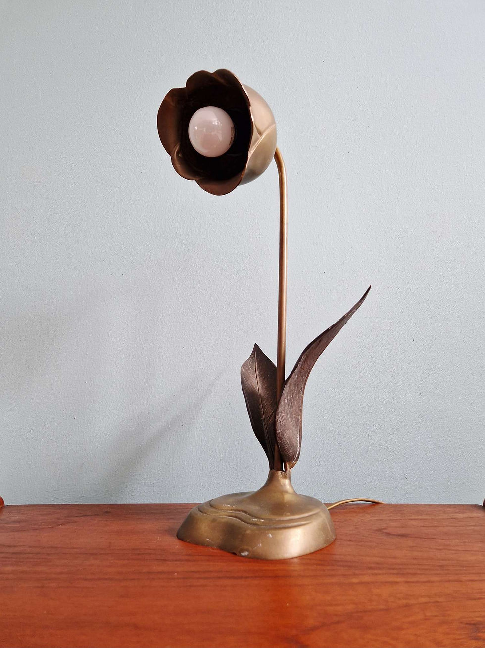 Miniature : Lampe de table florale en bronze et laiton, années 1970