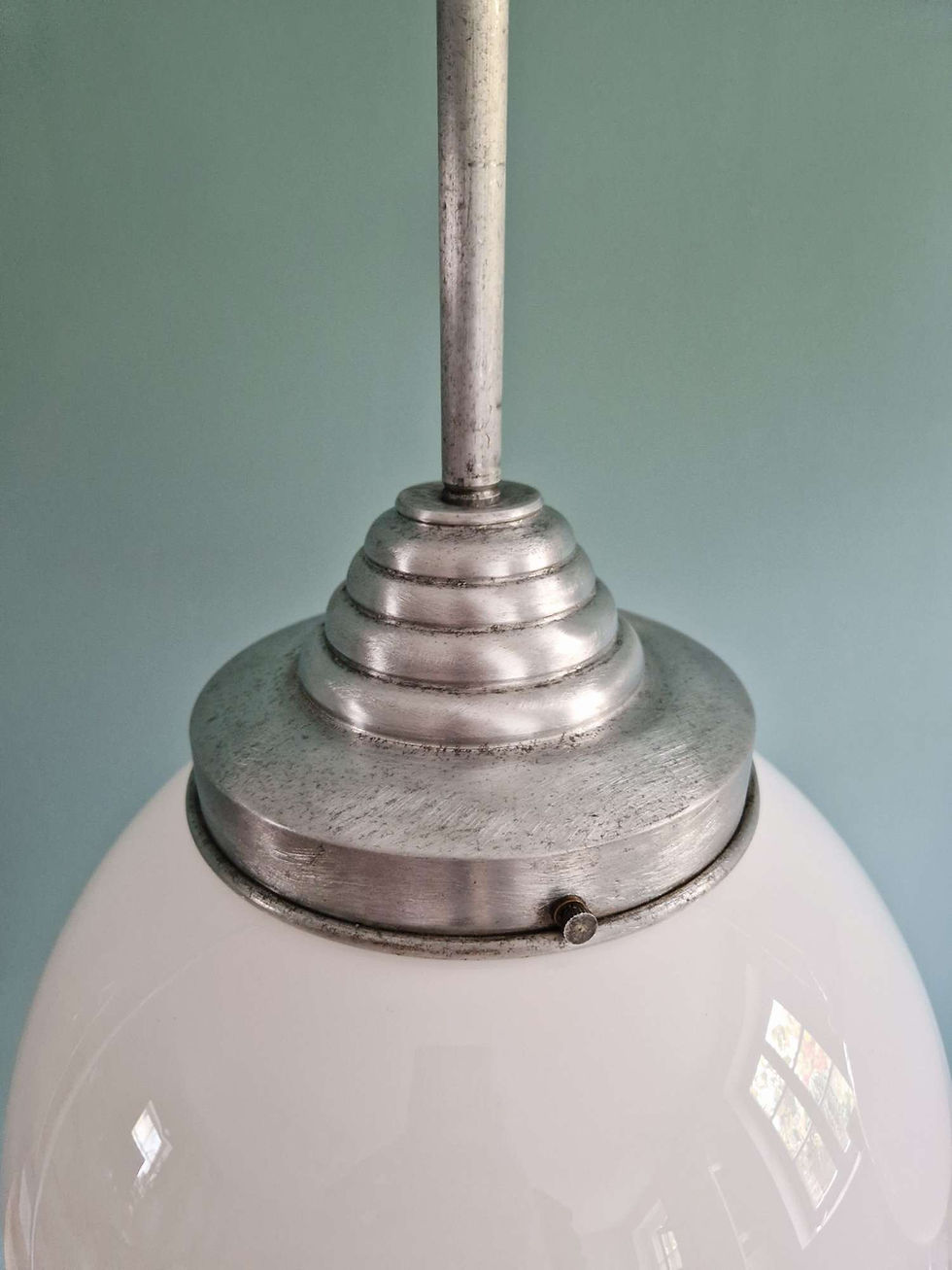Miniature : Paire de grandes suspensions Art Déco en opaline blanche, 1920-30 