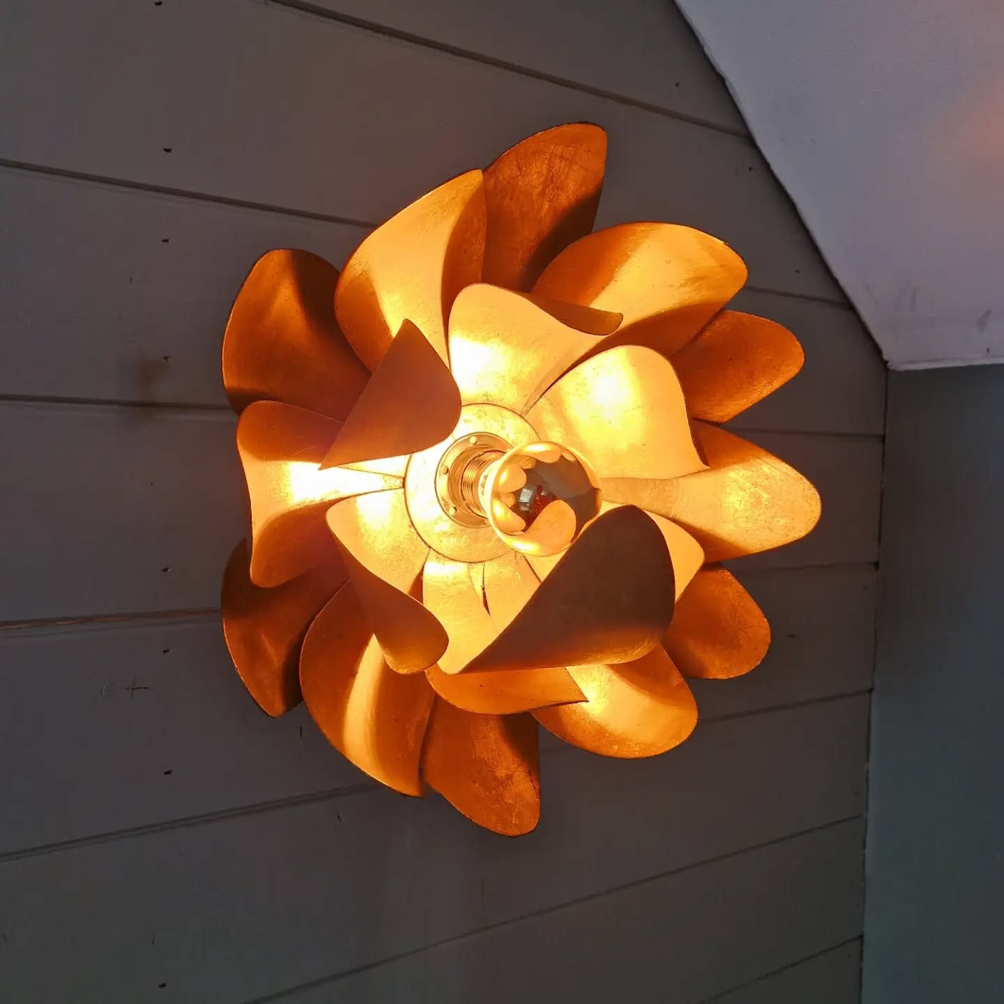 Applique murale florale en métal doré, années 1960-70