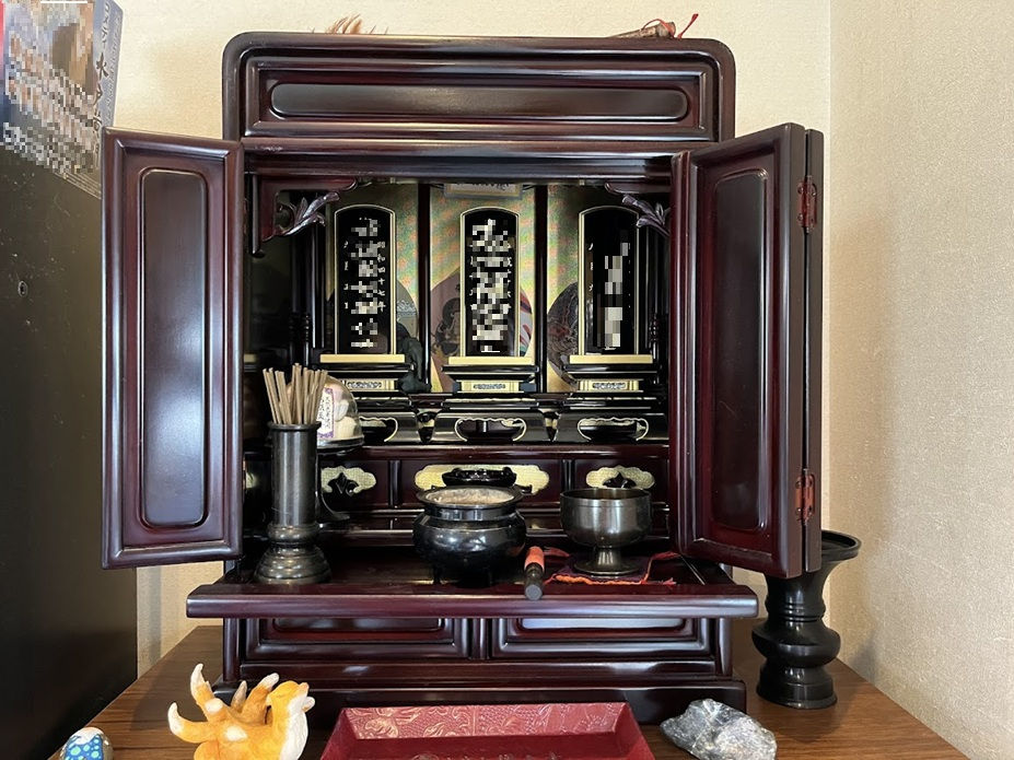 Our small family altar – everyday setup