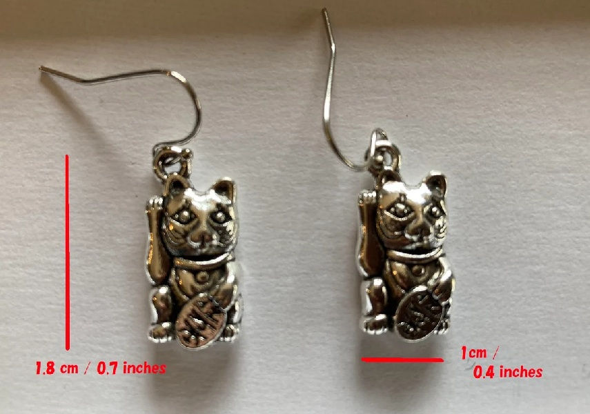 Miniatura: Manekineko Beckoning Cat Earrings | Japanese cat figurine for a good luck and fo