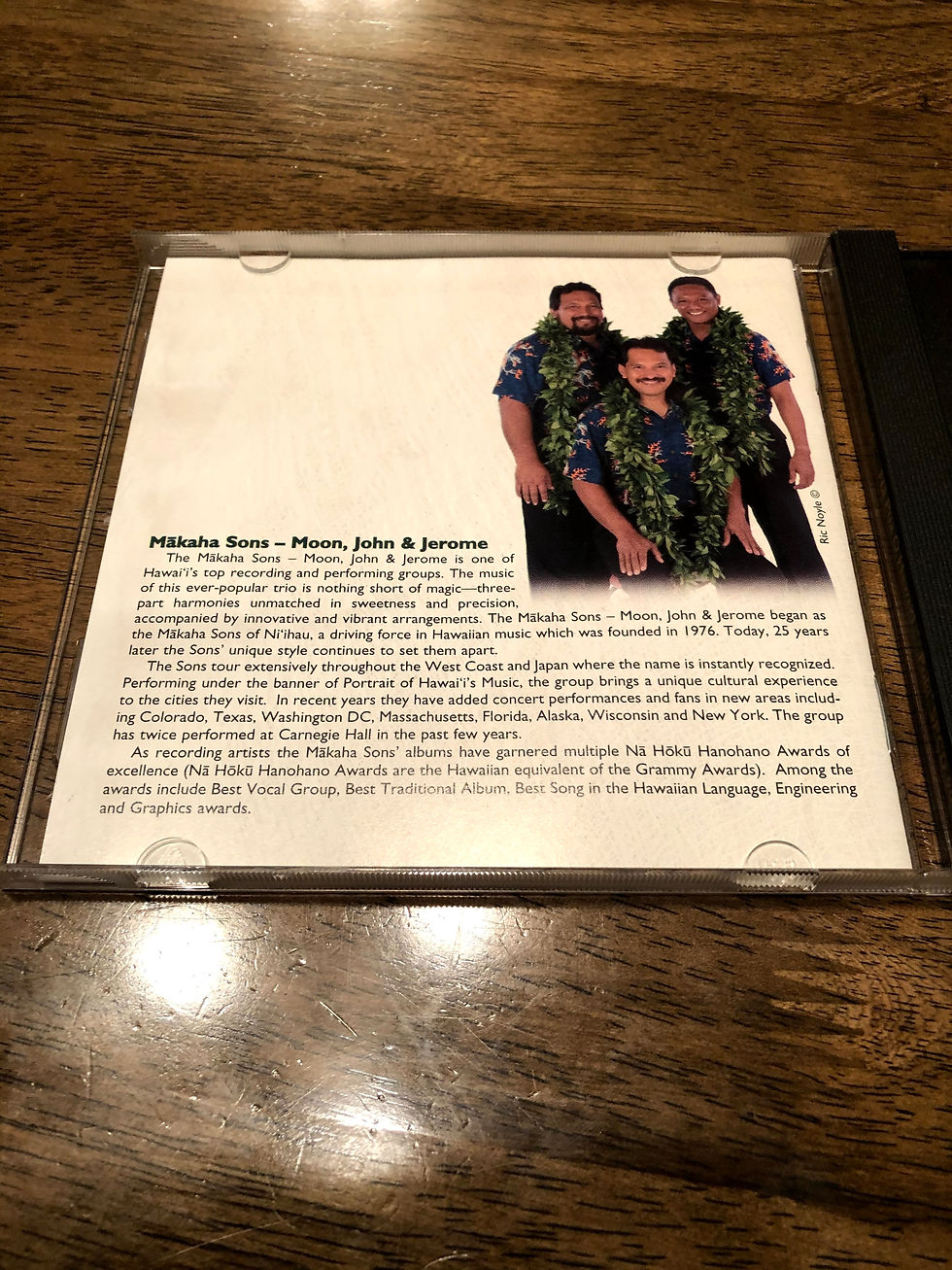 サムネイル： Makaha Sons of Ni`ihau　2001年