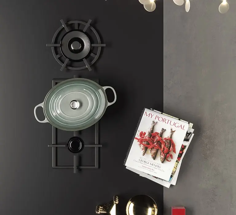 atlas-plan-absolute-black-porcelain-stoneware-kitchen-worktop-clamp_768_1024_50