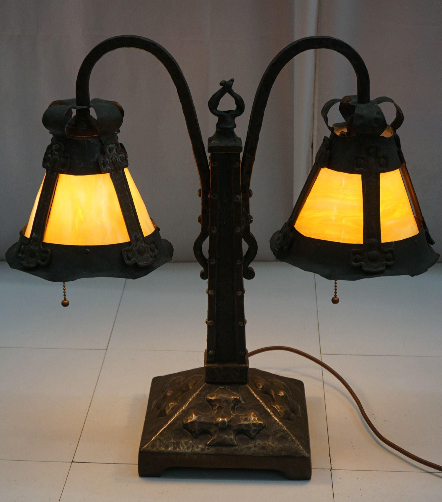 Gothic Style Table Lamp With Slag Glass Shades