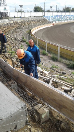 Работы на стадионе Труд идут полным ходом