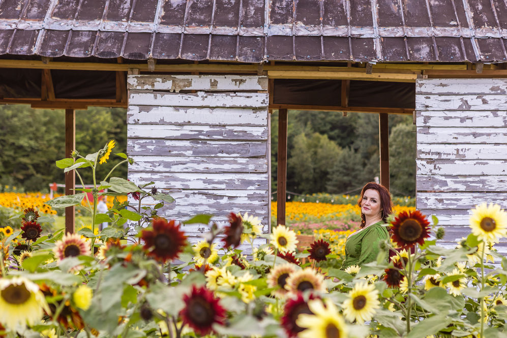Nadia in sunflowers-33.jpg
