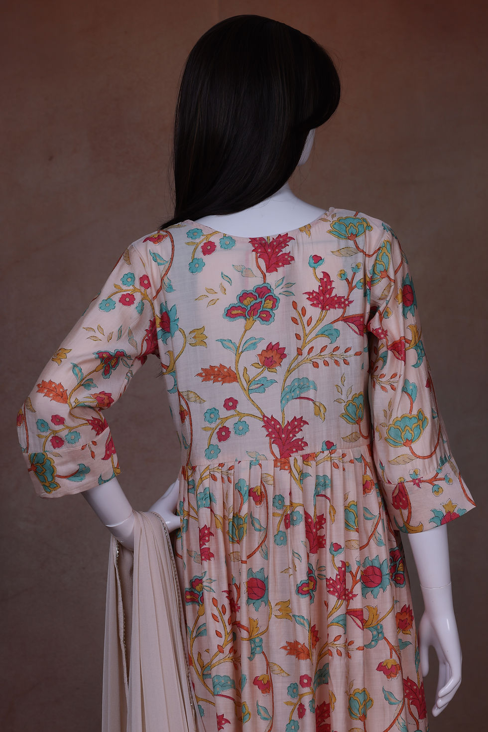 Thumbnail: Lightweight chiffon dupatta drape with rose pink kurta pant se