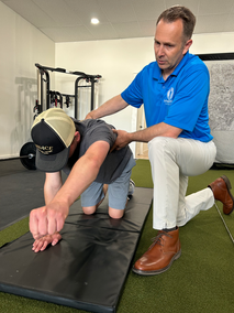 Integrative physical therapist helping a patient learn how to control the torso with motor control and motor learning principles