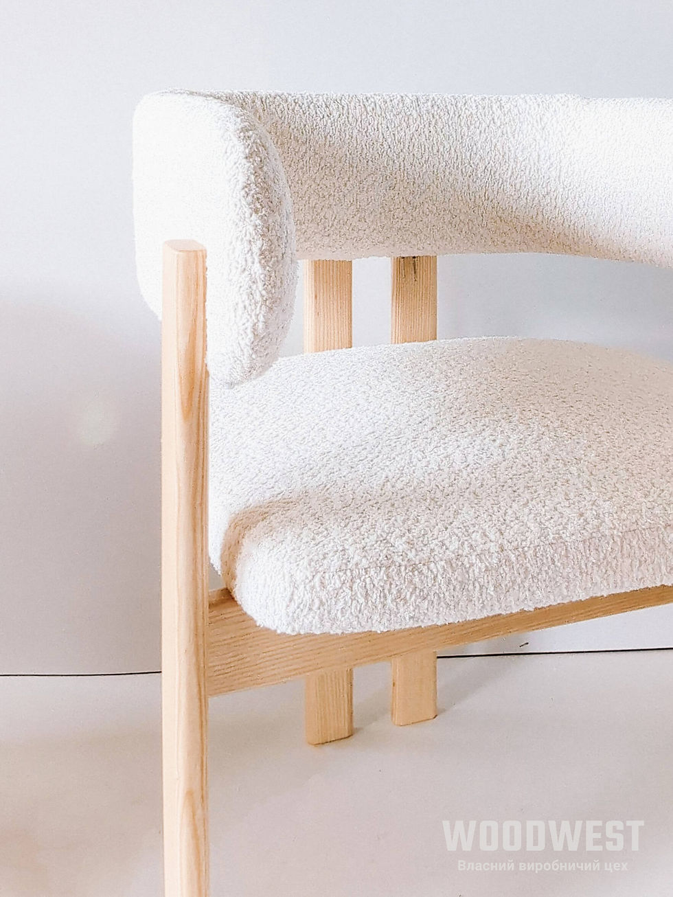 Прев'ю: Стілець дерев'яний м'який спинка