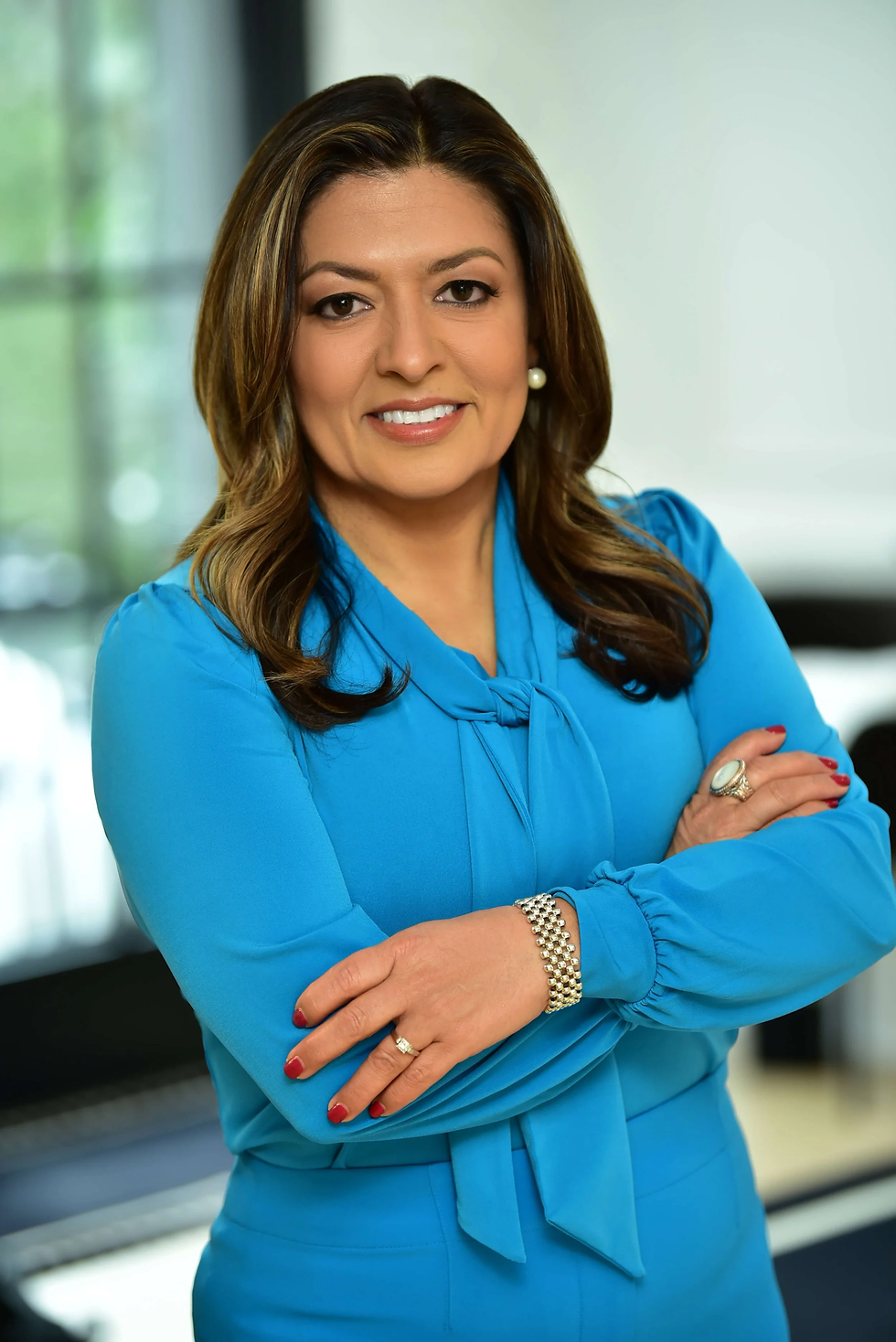 Learn more about Laura Murvatian: https://www.lauramurvartian.com/