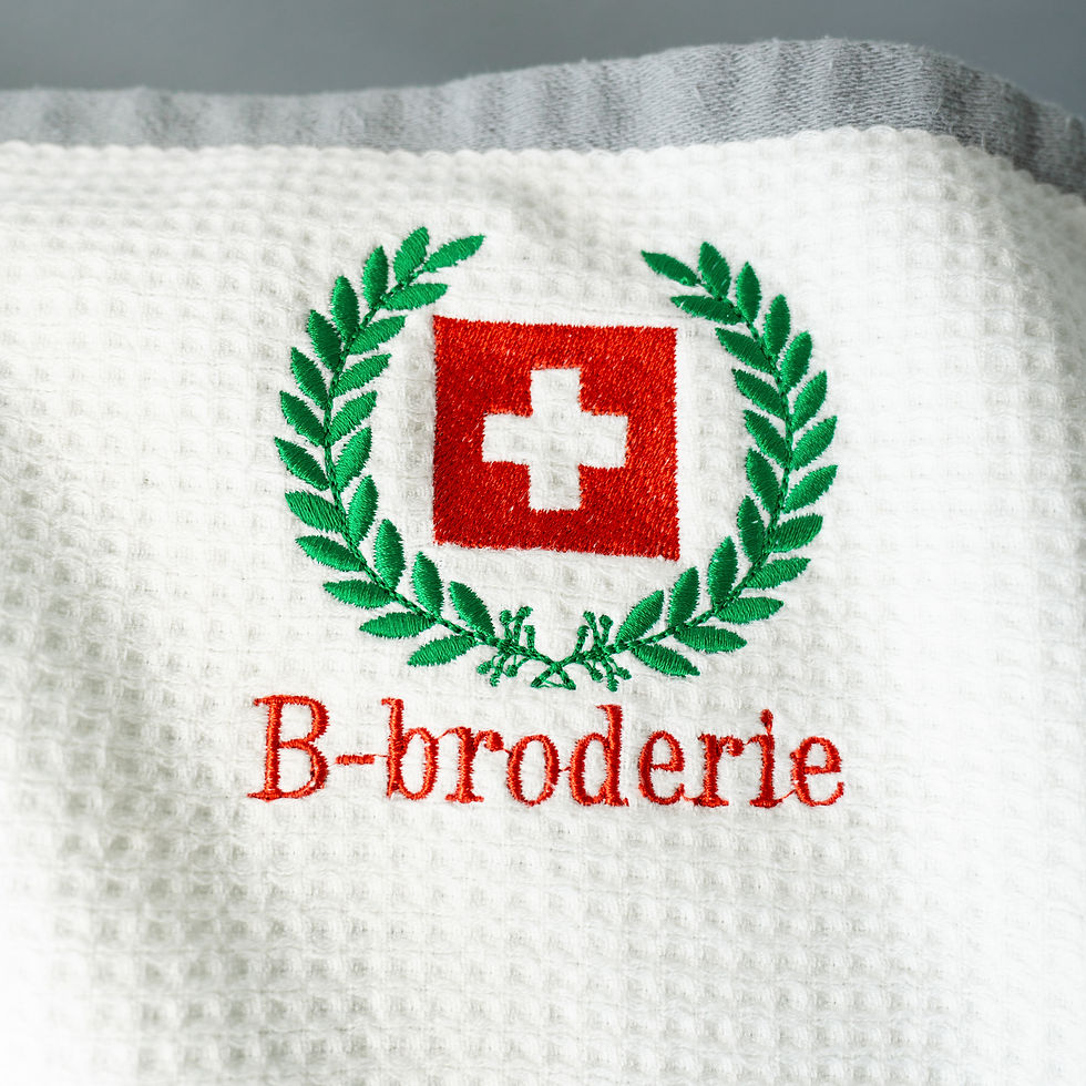 Broderie artisanale sur textile – design unique