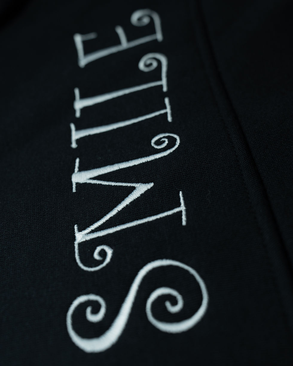 Broderie décorative sur coussins, sacs et vêtements