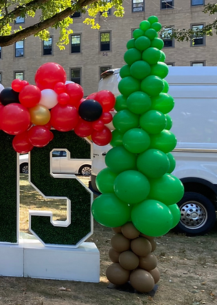 Evergreen Balloon Tree by Eye Candy Balloons