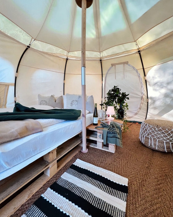 bergbaur-glamping-neukirchen-innenasicht-zelt.jpeg