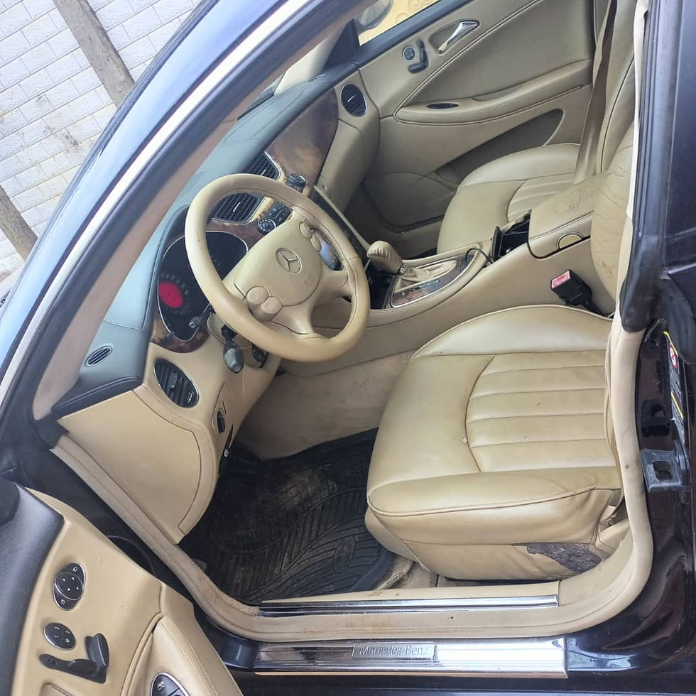 Miniatura: Inside front seat