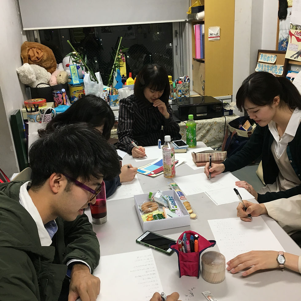 通常活動風景。作詩中です。